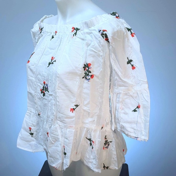 NWT RED HAUTE EMBROIDERED OFF-THE-SHOULDER TOP - medium - Picture 5 of 7